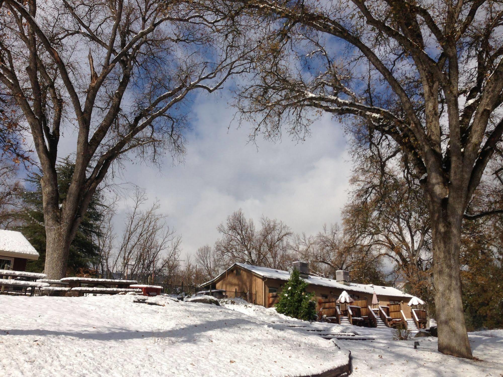 Queen'S Inn By The River Oakhurst Bagian luar foto